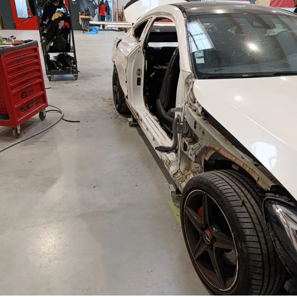 Mercedes 4